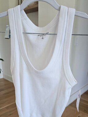 Abercrombie & FItch white ribbed crop tank NWT- summer staple
